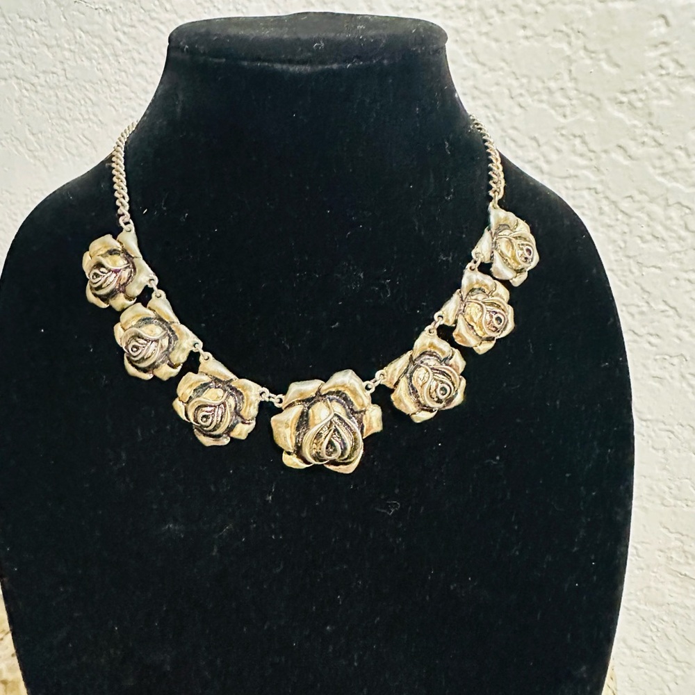 Gold Floral Necklace with Intricate Design